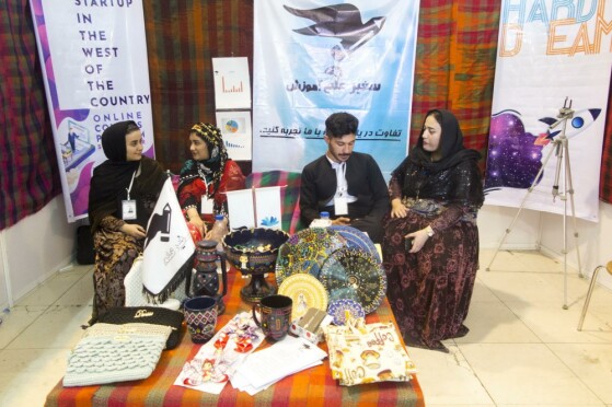 نمایشگاه آبادیران