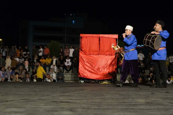 استقبال خانواده ها از اجراهای خیابانی نوزدهمین جشنواره بین المللی عروسکی تهران-مبارک