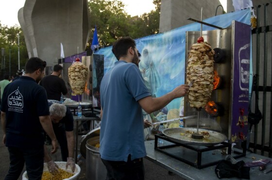 مهمانی ده کیلومتری عید غدیر در تهران -۱