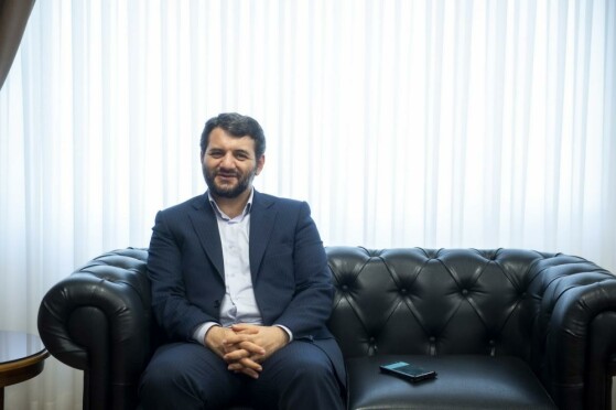 بازدید دبیر شواری عالی مناطق آزاد از موسسه مطبوعاتی ایران