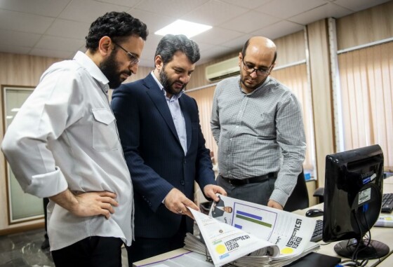 بازدید دبیر شواری عالی مناطق آزاد از موسسه مطبوعاتی ایران