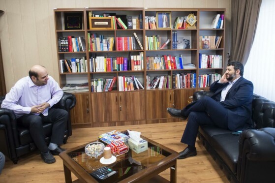 بازدید دبیر شواری عالی مناطق آزاد از موسسه مطبوعاتی ایران