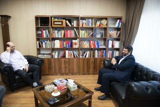 بازدید دبیر شواری عالی مناطق آزاد از موسسه مطبوعاتی ایران