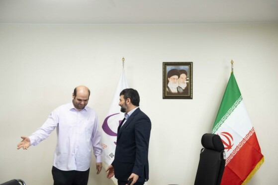 بازدید دبیر شواری عالی مناطق آزاد از موسسه مطبوعاتی ایران