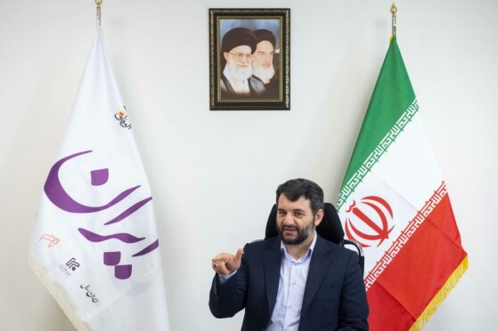 بازدید دبیر شواری عالی مناطق آزاد از موسسه مطبوعاتی ایران