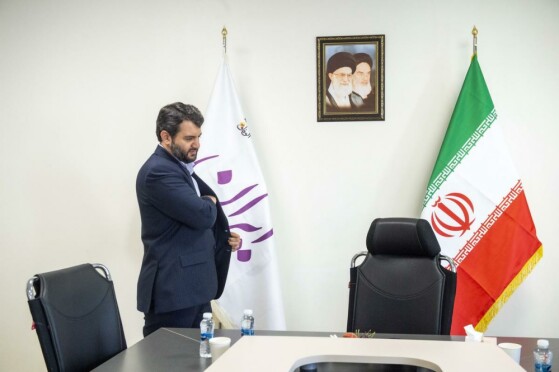 بازدید دبیر شواری عالی مناطق آزاد از موسسه مطبوعاتی ایران