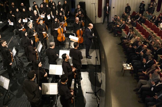 سمفونی خط شکنان