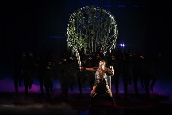 نمایش موزیکال هفت خان اسفندیار