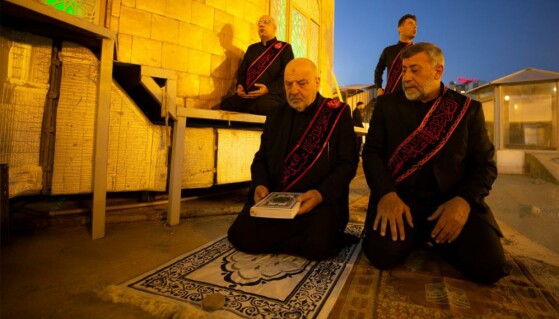 عزاداری زائران امام حسین (ع) در بین الحرمین