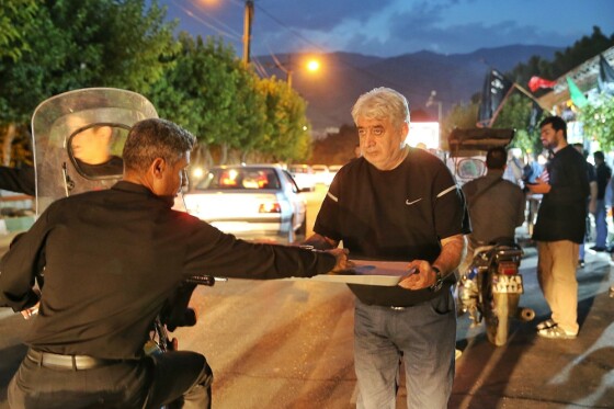 تکریم و پذیرایی از عزاداران حسینی توسط چهره های ورزشی