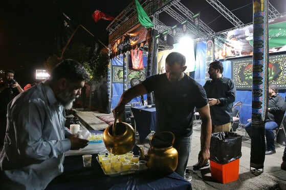 تکریم و پذیرایی از عزاداران حسینی توسط چهره های ورزشی