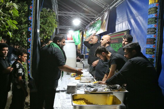 تکریم و پذیرایی از عزاداران حسینی توسط چهره های ورزشی