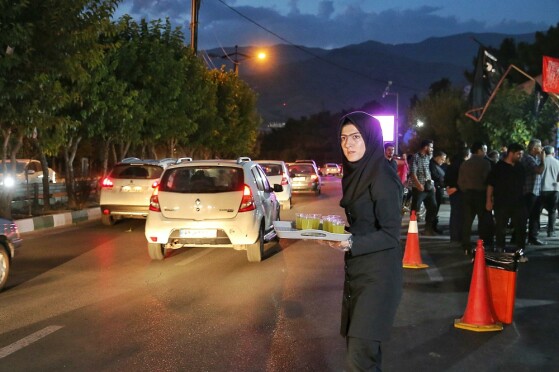 تکریم و پذیرایی از عزاداران حسینی توسط چهره های ورزشی