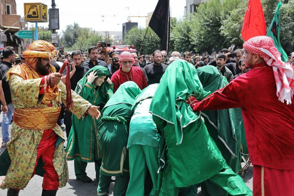 مراسم عزاداری عاشورای حسینی در چهارراه گلوبندک