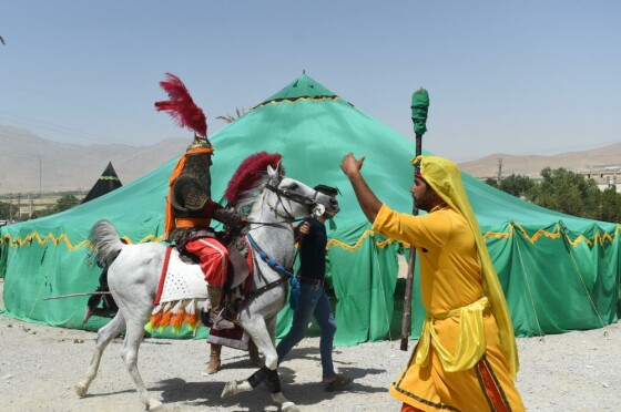 مراسم خیمه سوزان ظهر عاشورا در شهر طاقانک
