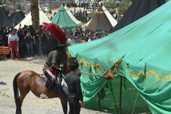 مراسم خیمه سوزان ظهر عاشورا در شهر طاقانک