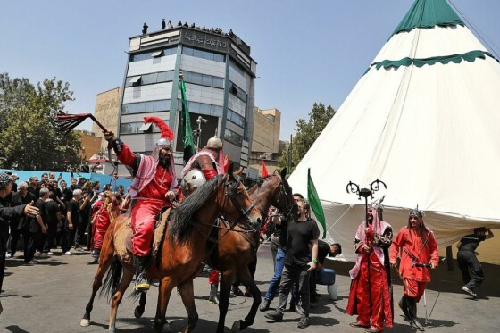 مراسم عزاداری عاشورای حسینی در چهارراه گلوبندک