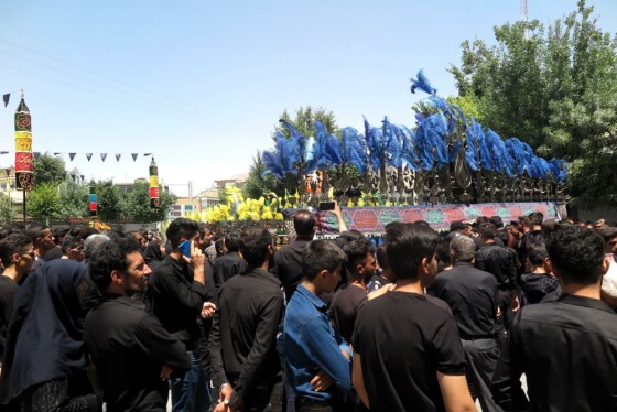 آیین سنتی علم گردانی در فرخ شهر