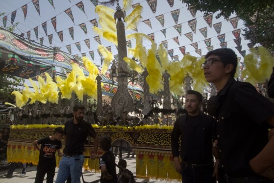 آیین سنتی علم گردانی در فرخ شهر