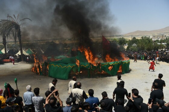 مراسم خیمه سوزان ظهر عاشورا در شهر طاقانک