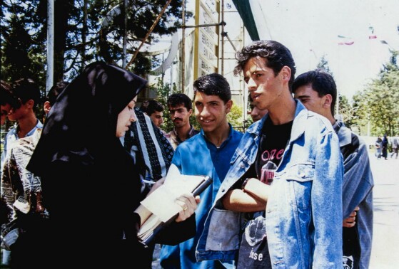 خبرنگاران «روزنامه ایران» در سطح شهر تهران در دهه هفتاد