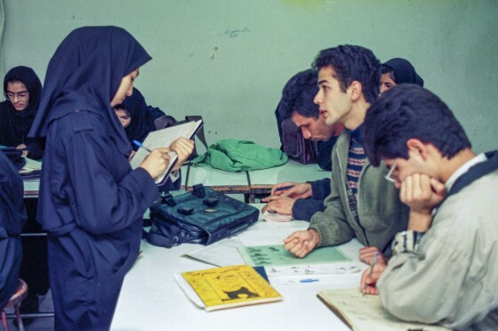 خبرنگاران «روزنامه ایران» در سطح شهر تهران در دهه هفتاد