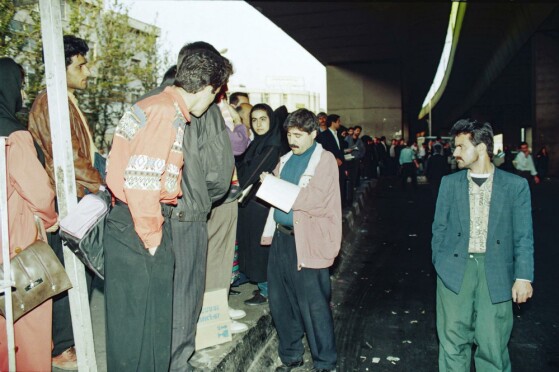 خبرنگاران «روزنامه ایران» در سطح شهر تهران در دهه هفتاد