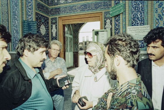 خبرنگاران «روزنامه ایران» در سطح شهر تهران در دهه هفتاد