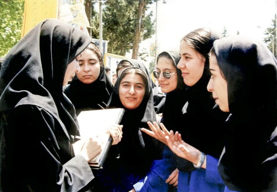 خبرنگاران «روزنامه ایران» در سطح شهر تهران در دهه هفتاد