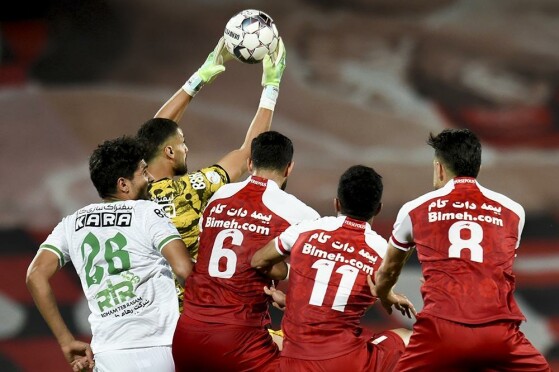 دیدار تیم های پرسپولیس و آلومینیوم اراک