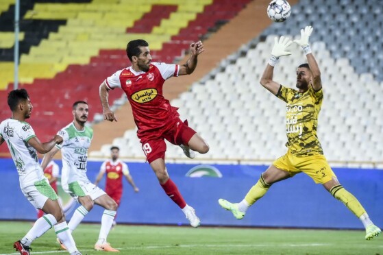 دیدار تیم های پرسپولیس و آلومینیوم اراک