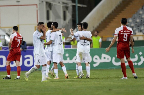 دیدار تیم های پرسپولیس و ذوب آهن