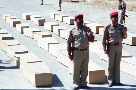 عکس های منتشر نشده از تبادل پیکر شهدای دفاع مقدس در سال ۱۳۷۴