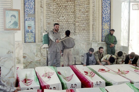 عکس های منتشر نشده از تبادل پیکر شهدای دفاع مقدس در سال ۱۳۷۴