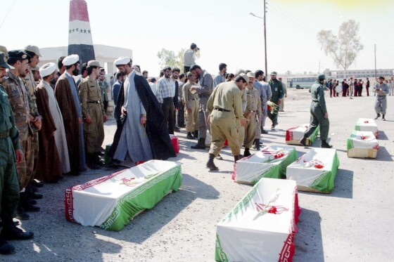 عکس های منتشر نشده از تبادل پیکر شهدای دفاع مقدس در سال ۱۳۷۴