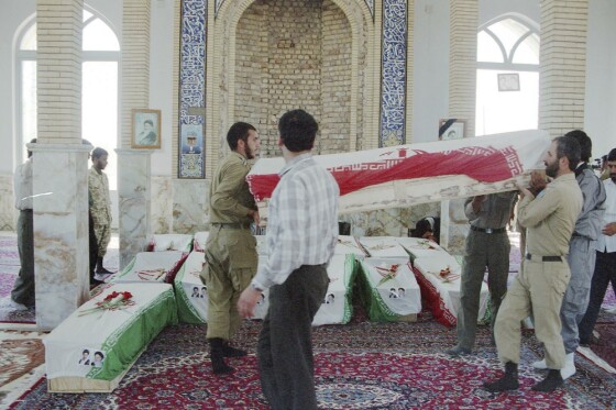 عکس های منتشر نشده از تبادل پیکر شهدای دفاع مقدس در سال ۱۳۷۴