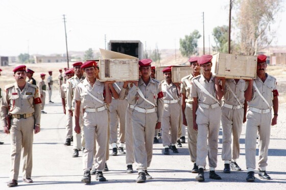 عکس های منتشر نشده از تبادل پیکر شهدای دفاع مقدس در سال ۱۳۷۴