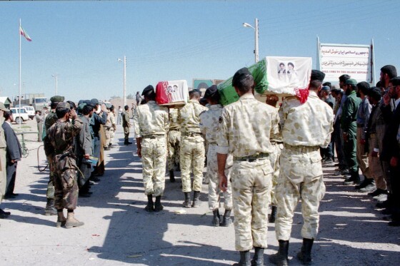 عکس های منتشر نشده از تبادل پیکر شهدای دفاع مقدس در سال ۱۳۷۴