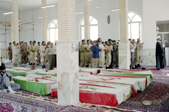 عکس های منتشر نشده از تبادل پیکر شهدای دفاع مقدس در سال ۱۳۷۴