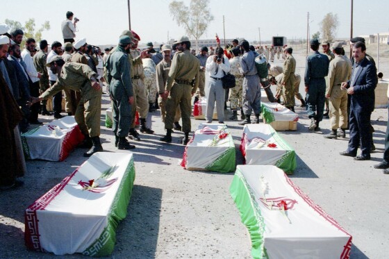 عکس های منتشر نشده از تبادل پیکر شهدای دفاع مقدس در سال ۱۳۷۴