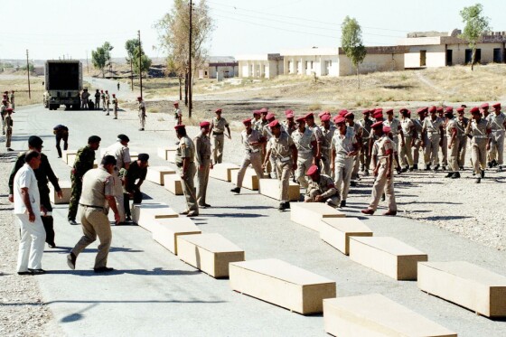 عکس های منتشر نشده از تبادل پیکر شهدای دفاع مقدس در سال ۱۳۷۴