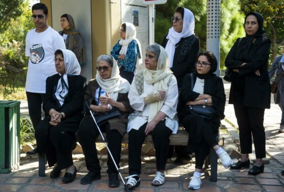 تشیع پیکر فردوس کاویانی