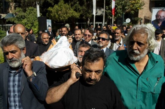 تشیع پیکر فردوس کاویانی