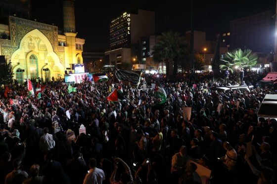 جشن مردم تهران پس از حملات مقاومت به رژیم صهیونیستی