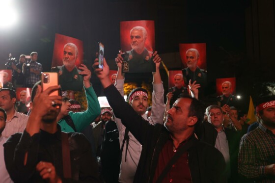 جشن مردم تهران پس از حملات مقاومت به رژیم صهیونیستی