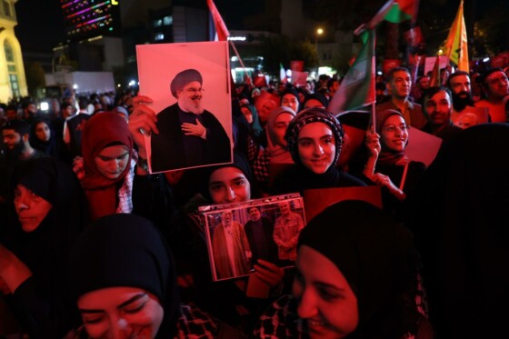 جشن مردم تهران پس از حملات مقاومت به رژیم صهیونیستی