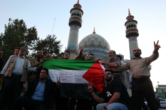 جشن مردم تهران پس از حملات مقاومت به رژیم صهیونیستی