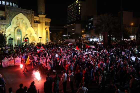 جشن مردم تهران پس از حملات مقاومت به رژیم صهیونیستی