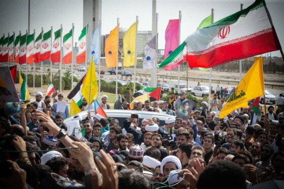 استقبال مردمی از ورود شیخ زکزاکی رهبر شیعیان نیجریه به ایران