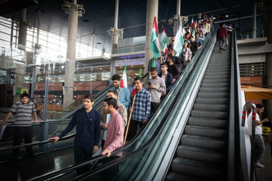 استقبال مردمی از ورود شیخ زکزاکی رهبر شیعیان نیجریه به ایران